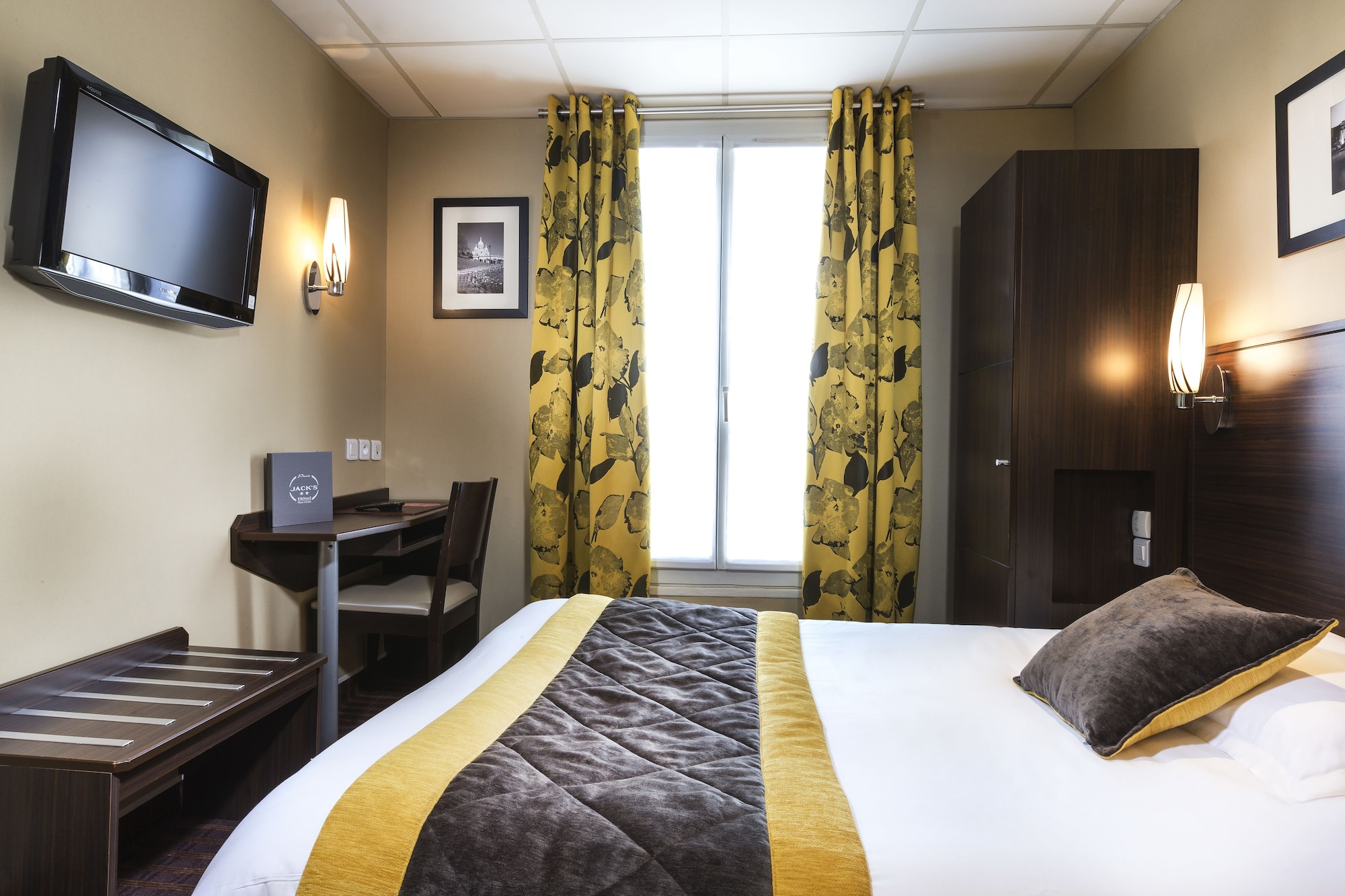 ROOM, SINGLE