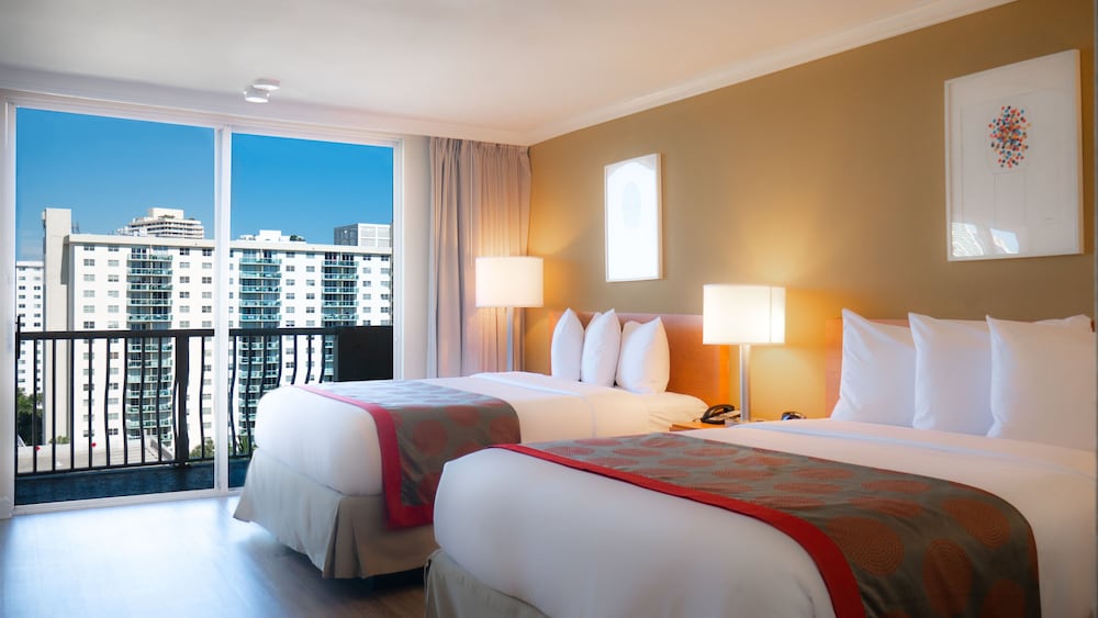 غرفة ديلوكس بسريرين كوين بإطلالة على المدينة، Ramada Plaza by Wyndham Marco Polo Beach Resort 3/4