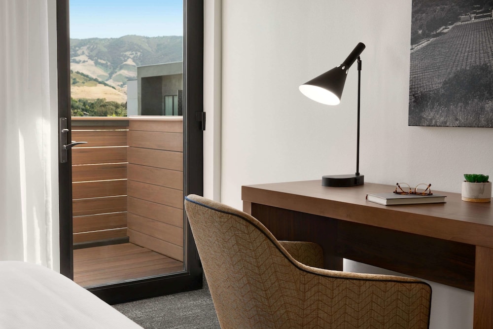 La Quinta Inn And Suites By Wyndham San Luis Obispo Downtown 21/65