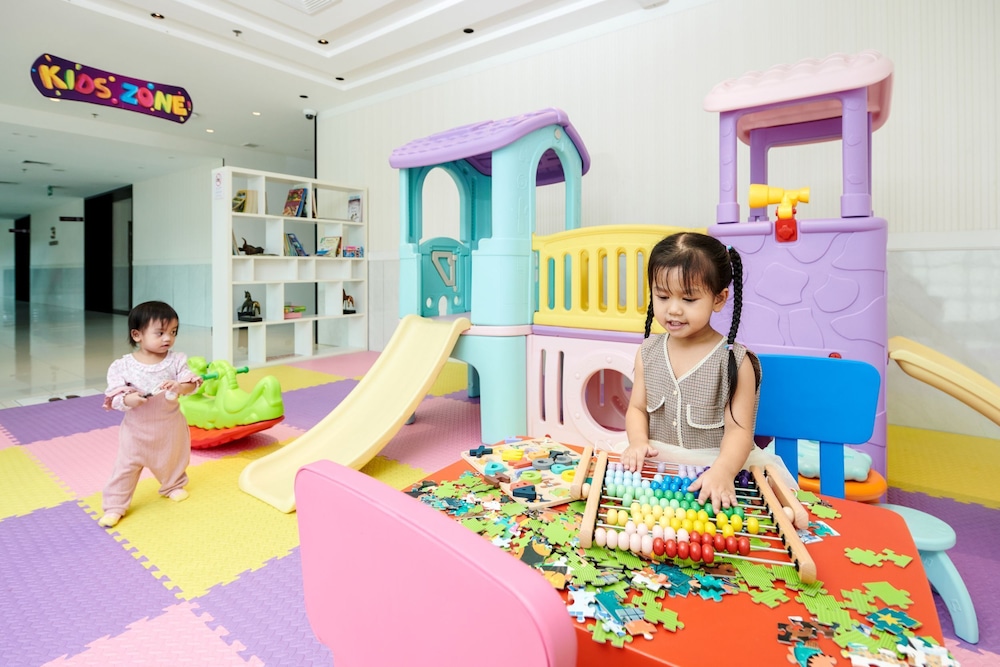 TK. Palace Hotel & Convention Bangkok 154/160