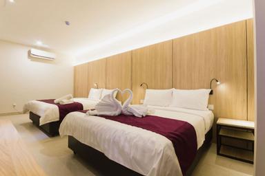 Executive, Family, Queen Bed, No Window