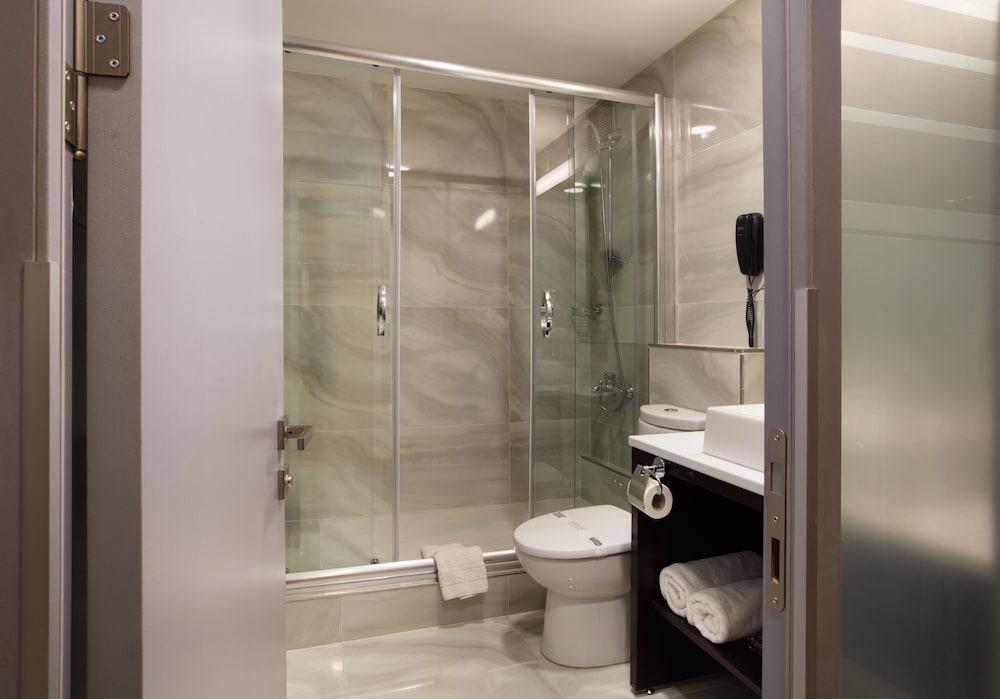 Gallery Residence And Boutique Hotel 64/72