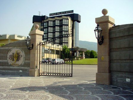 Borgo Palace Hotel 26/27