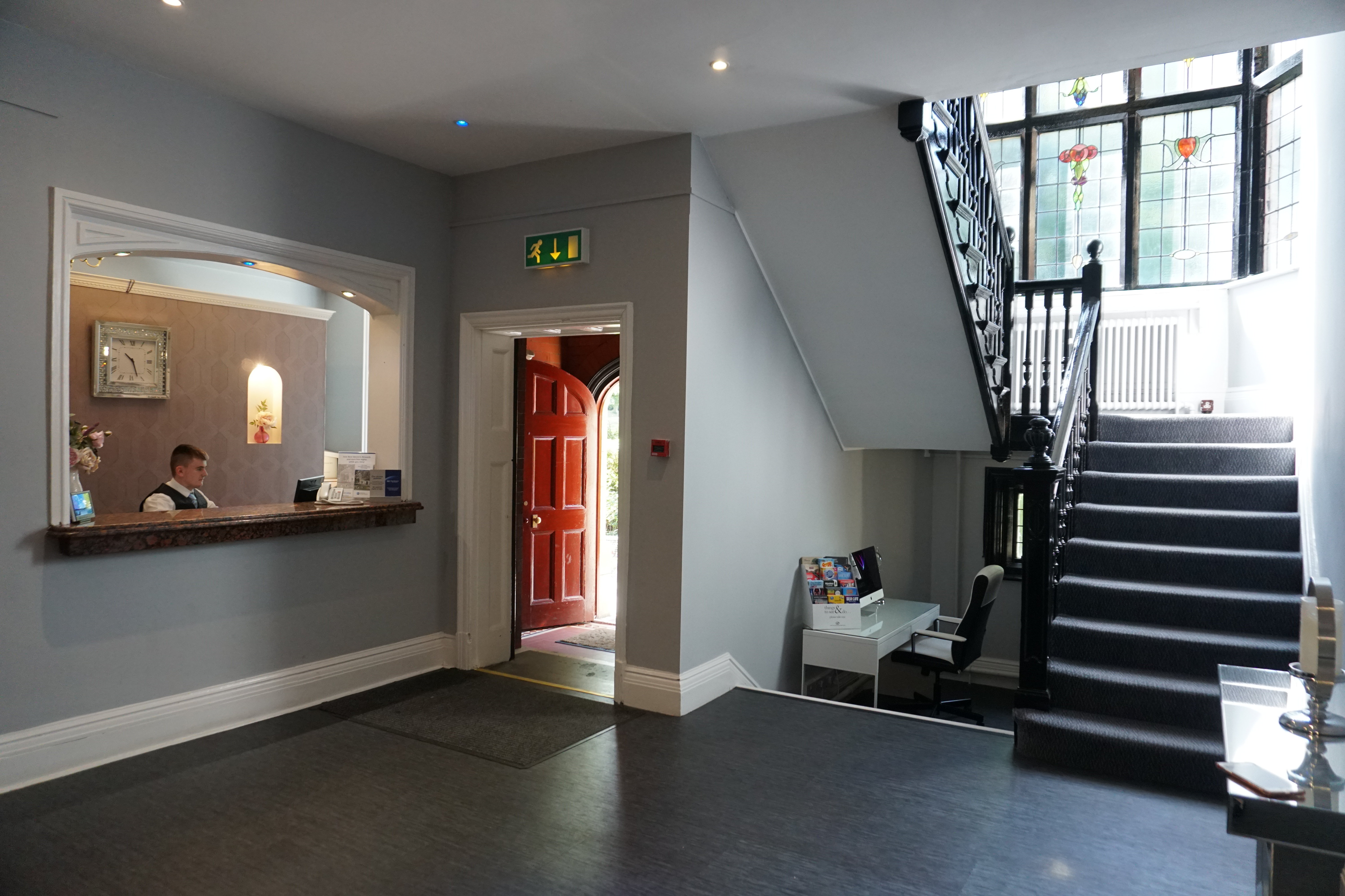 OYO Broadfield Park Hotel 7/49