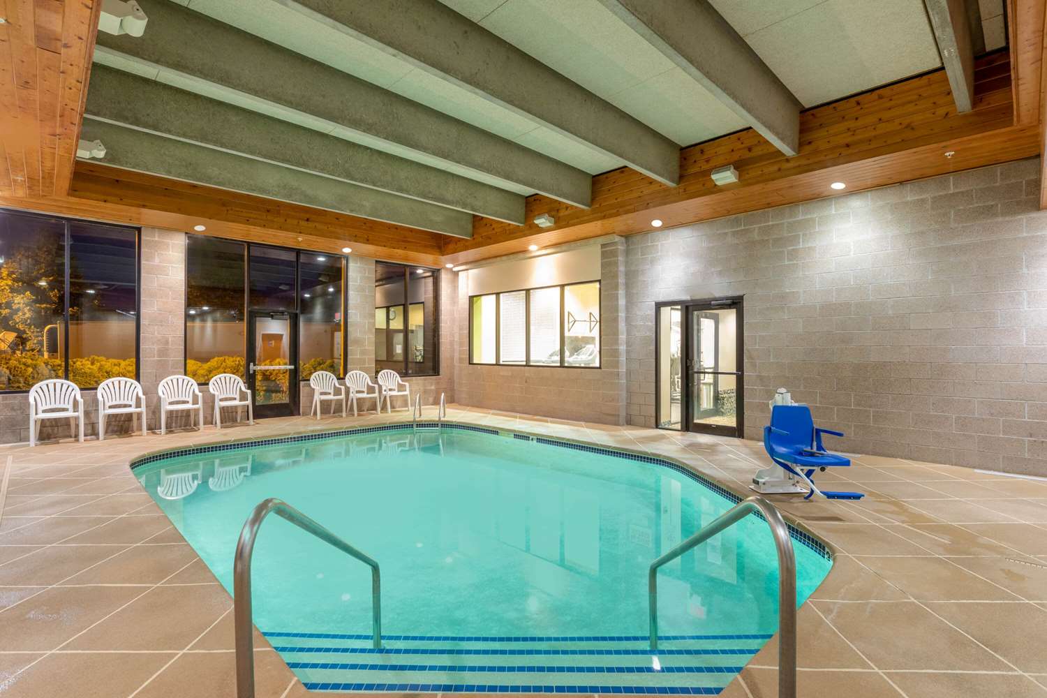 Days Inn by Wyndham Eagan Minnesota Near Mall of America 10/26