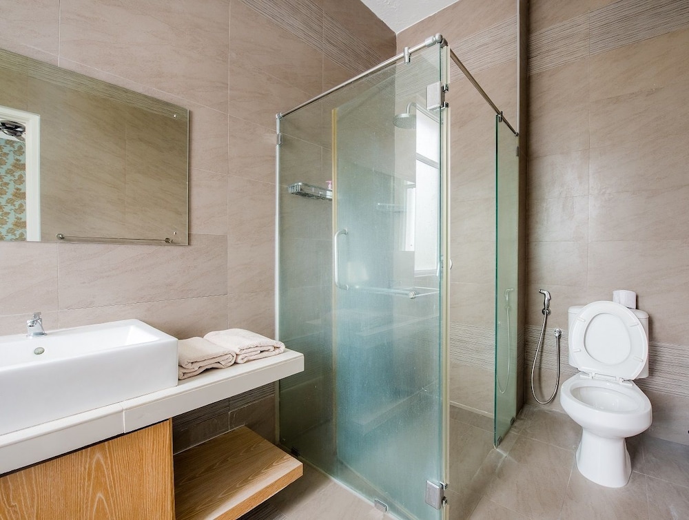 New Corner Shamrock Beach Villas Seaview 54/58