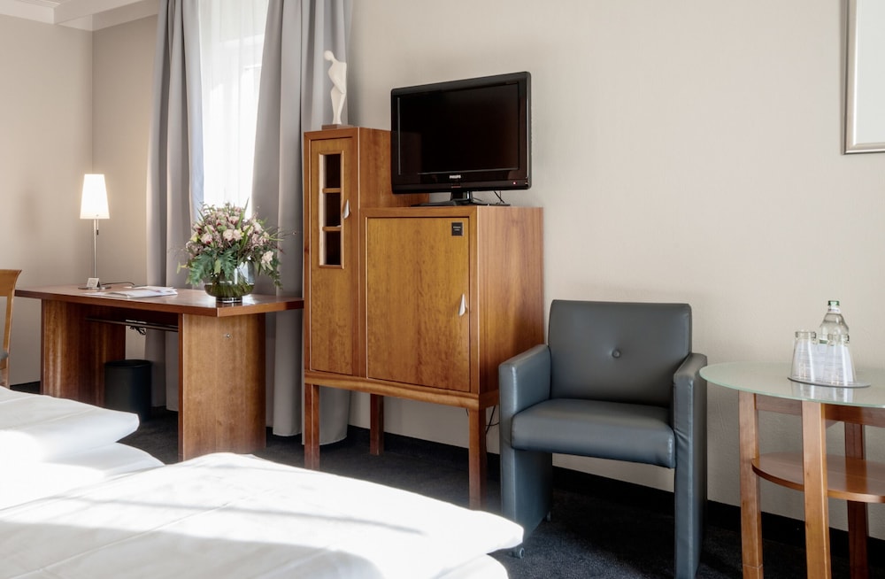 Seehotel Niedernberg - Das Dorf am See 7/49