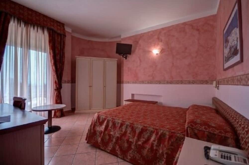 Hotel America 18/64