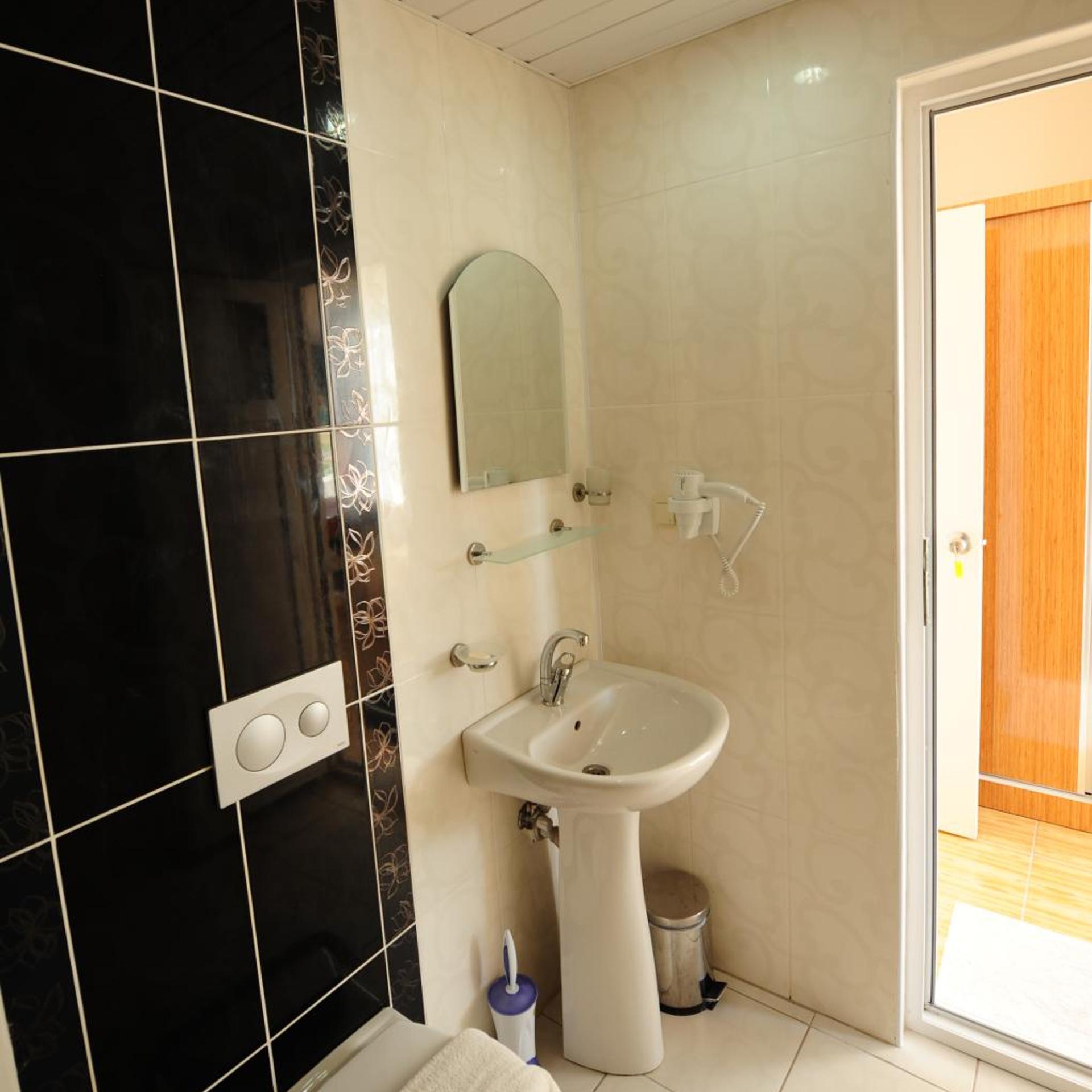 Onder Yildiz Hotel 54/55