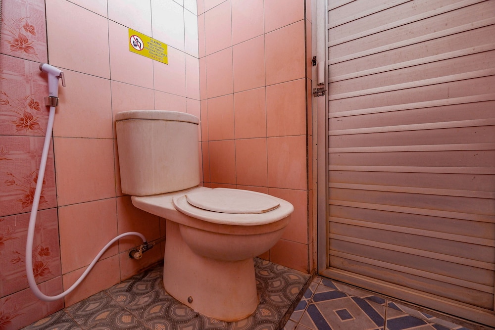OYO 2855 Sartika Hotel Pati 39/42