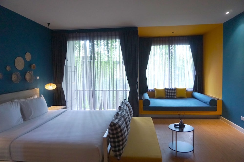 DELUXE, KING BED, GARDEN VIEW