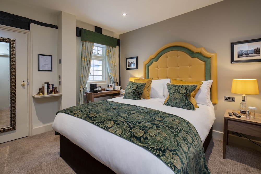 Tudor House Hotel 15/85