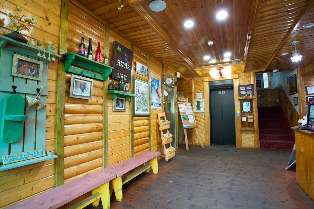 White Cabin 42/60