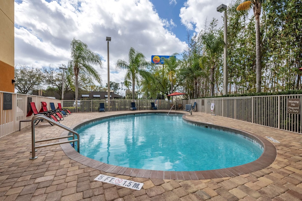 Comfort Inn & Suites Orlando North 3/25