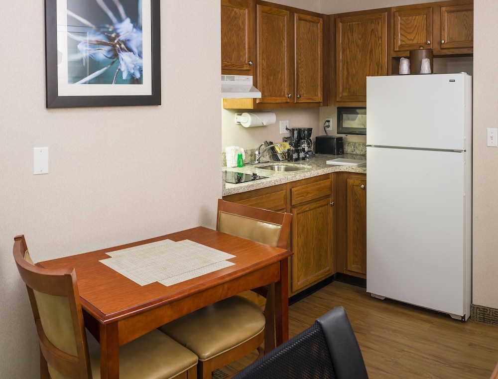 Smart Suites, an Ascend Collection Hotel 6/50