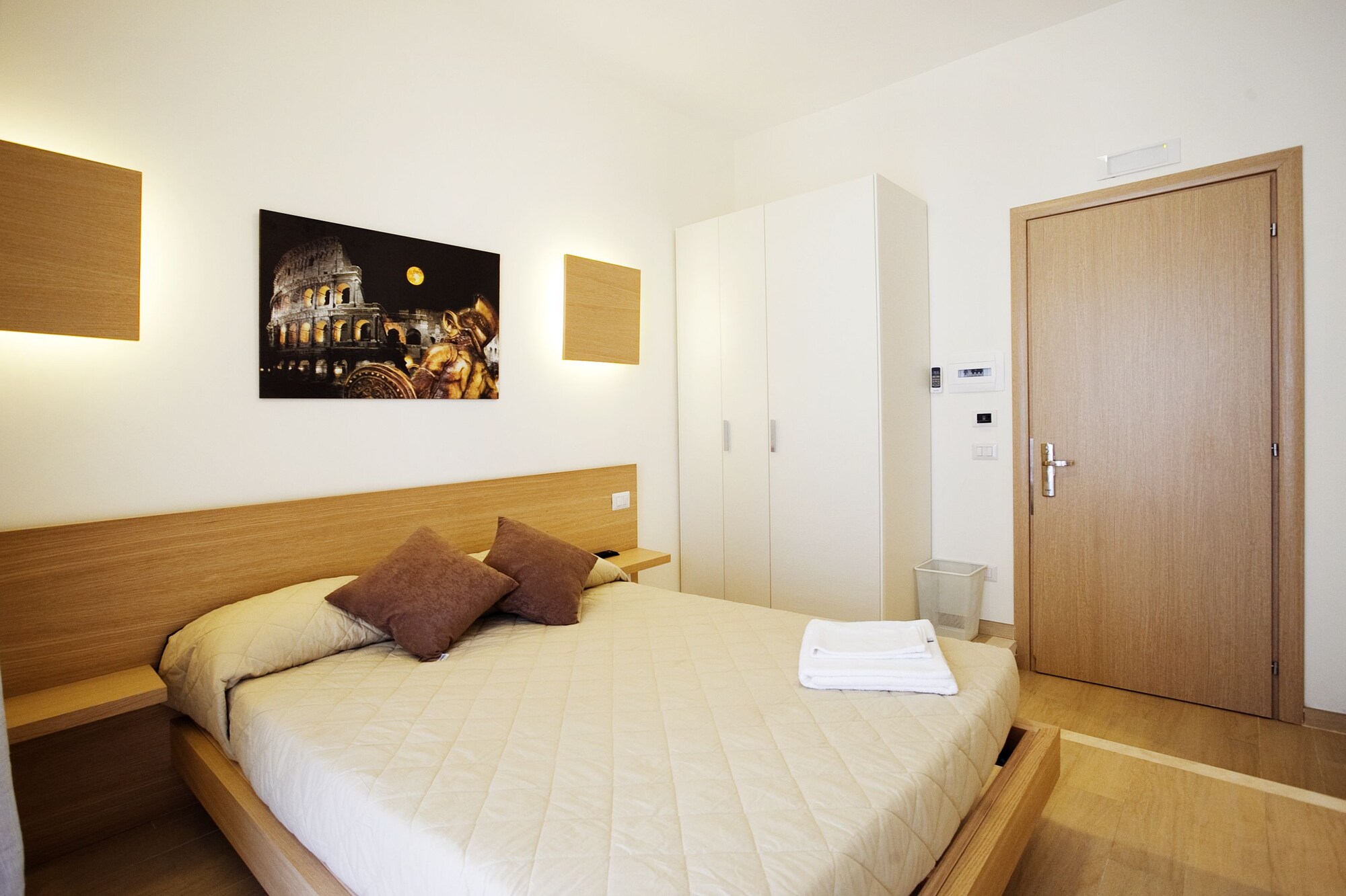 STANDARD, QUEEN BED