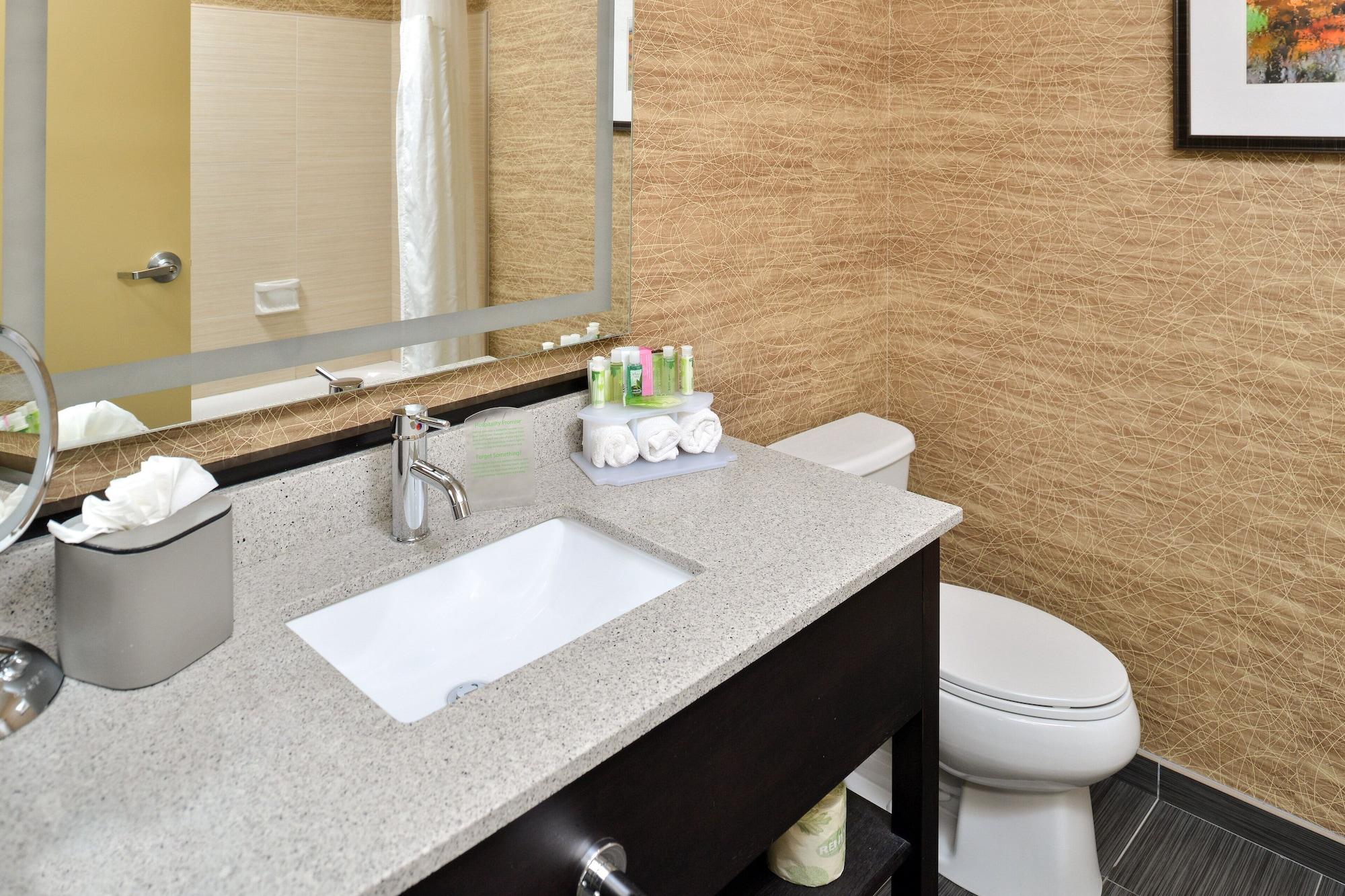 suite, multiple beds