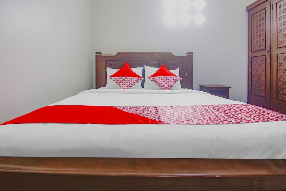 OYO 90094 Gayatri Residence 13/30