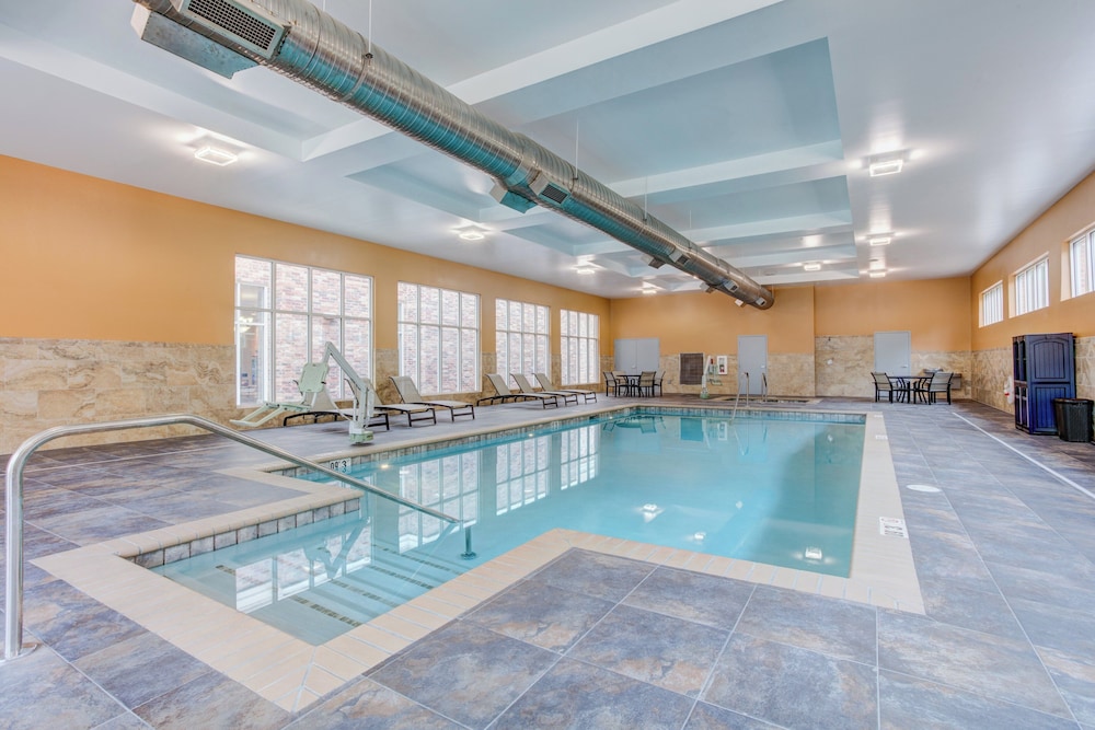 Holiday Inn Hotels And Suites Lafayette North 30/55