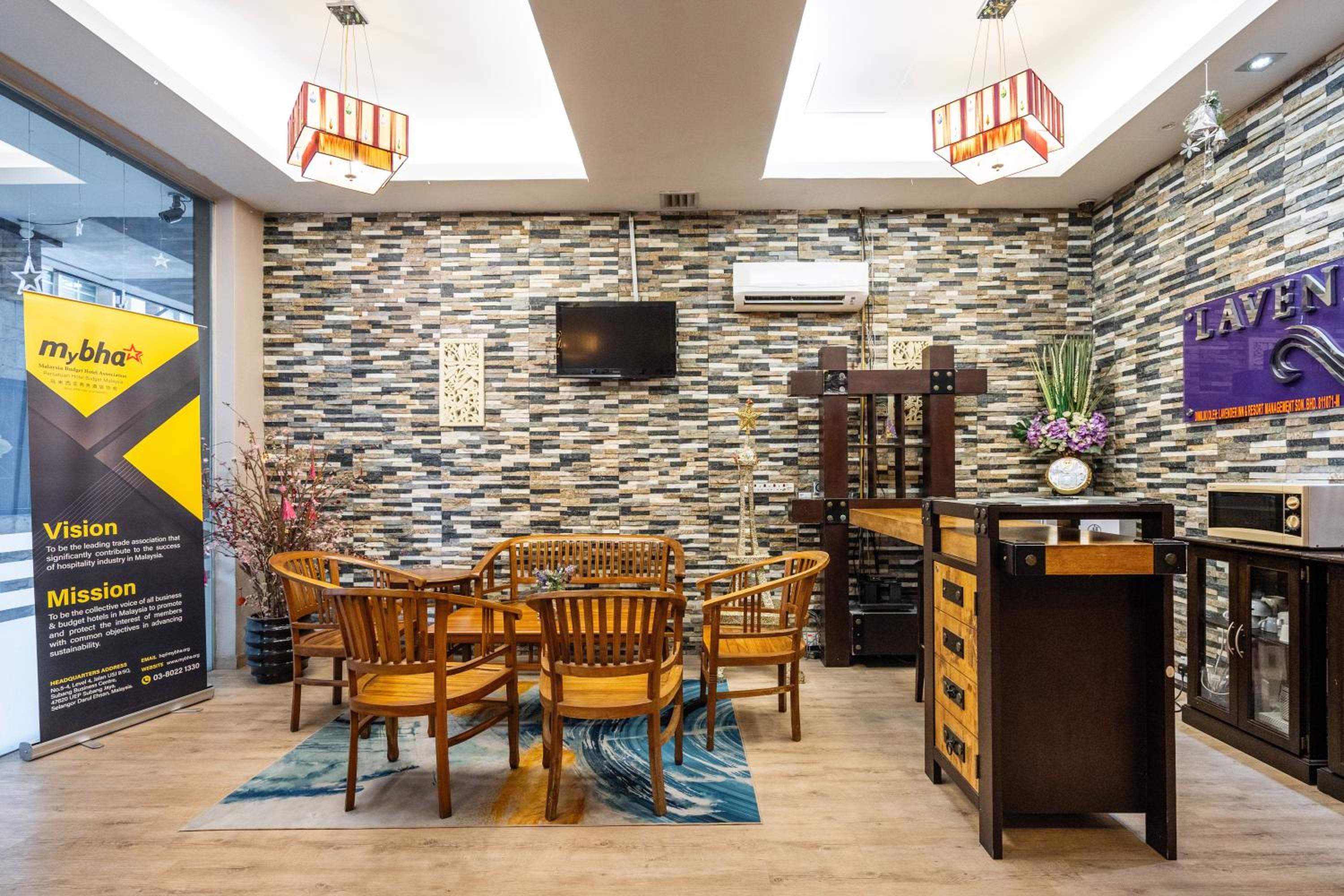 Lavender Inn Permas Jaya 53/68