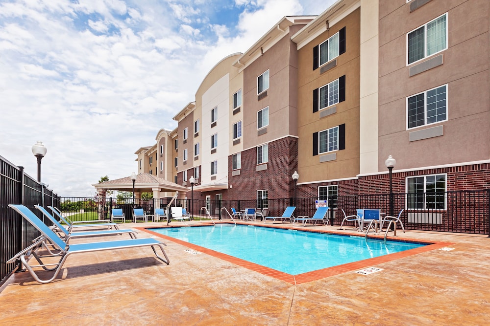 Candlewood Suites Midwest City 7/45