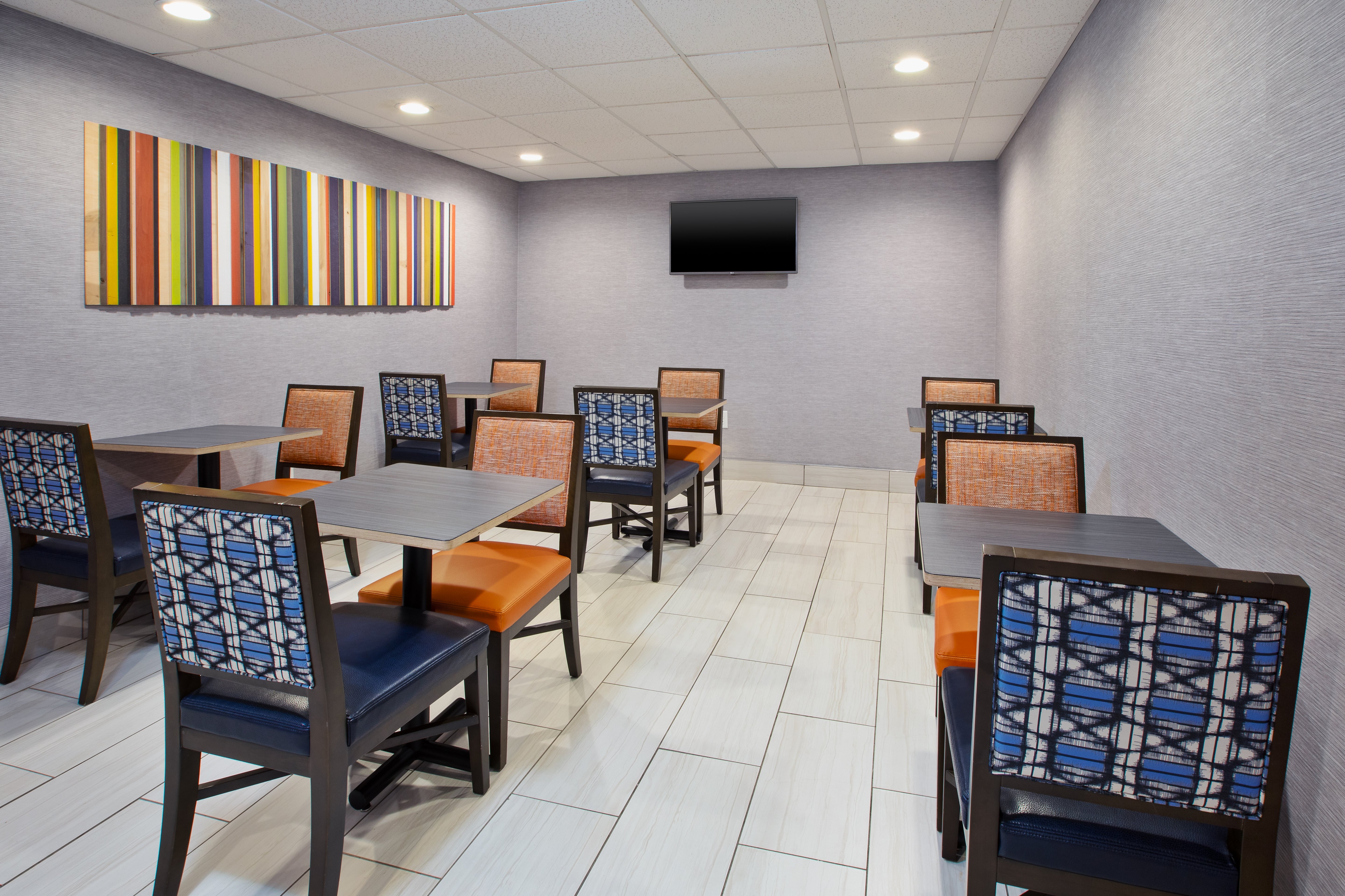 Holiday Inn Express Hotel & Suites I-26 & Us 29 At Westgate Mall 52/75