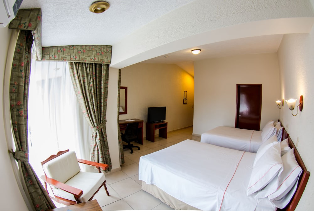 Hotel Estancia Business Class 6/50