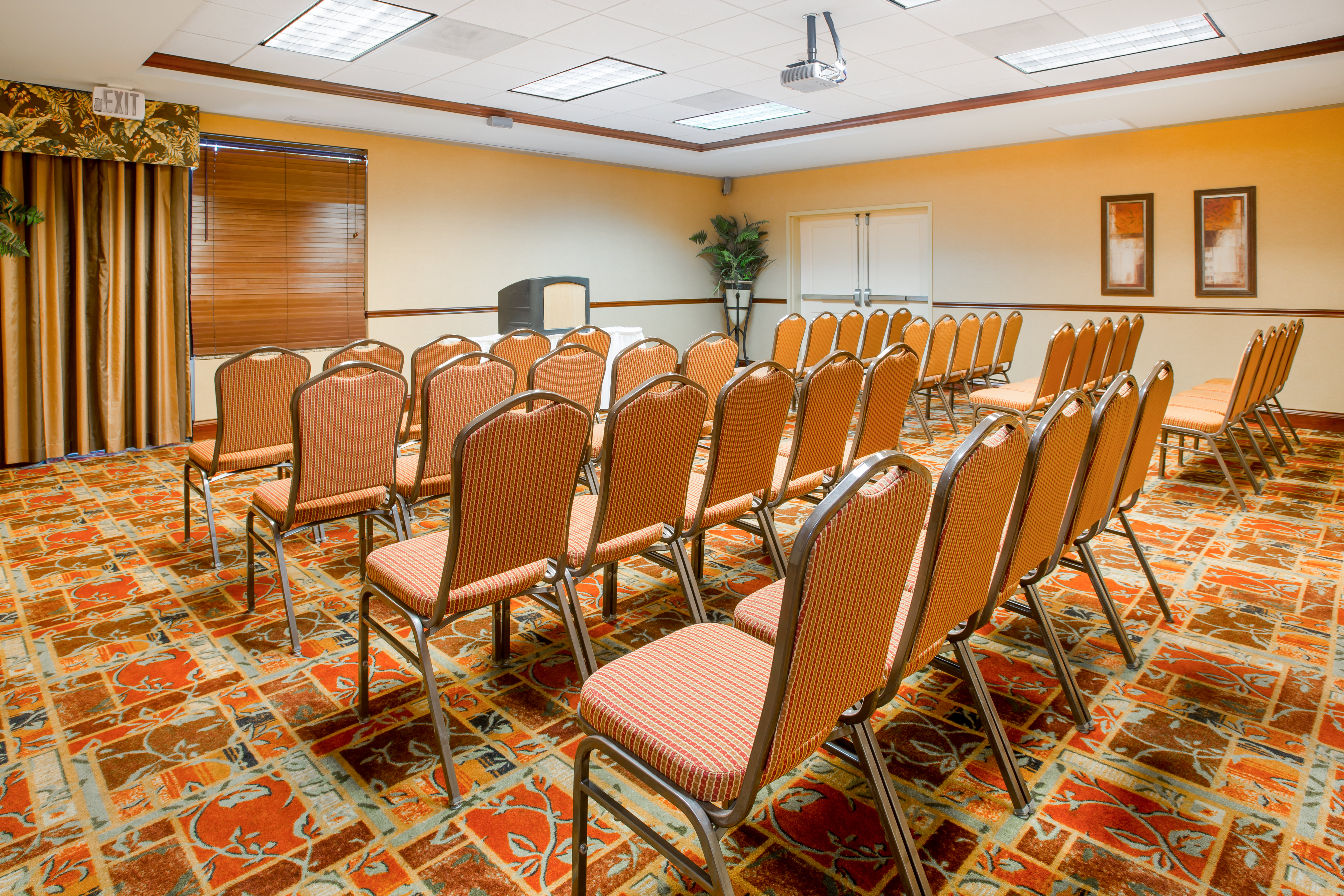 Holiday Inn Express Hotel Suites Bloomington 46/49