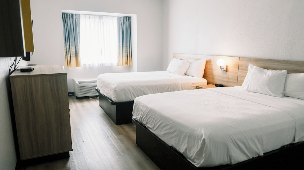 Microtel Inn & Suites by Wyndham Gulf Shores 29/64