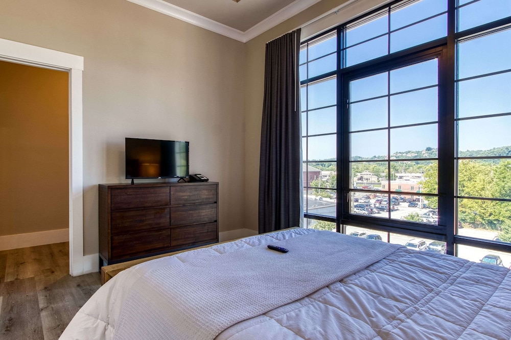 New Hotel Collection Smoky Mountains 15/50
