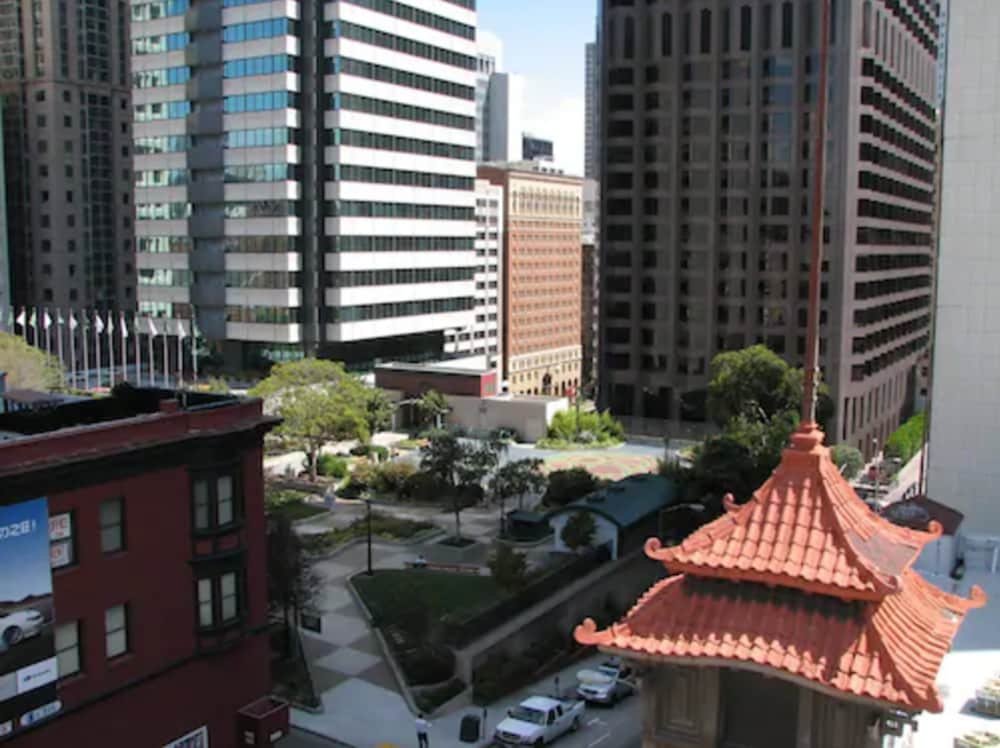 Grant Plaza Hotel 33/41