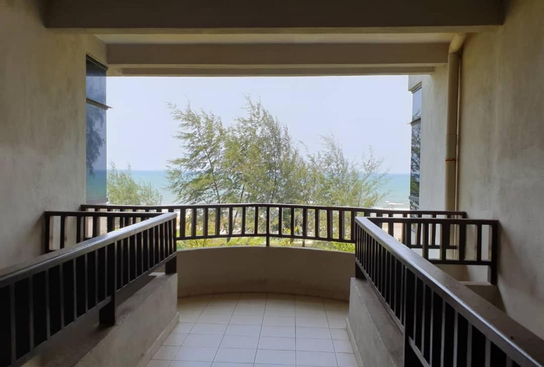 Samsuria Beach Resort & Residence 7/52