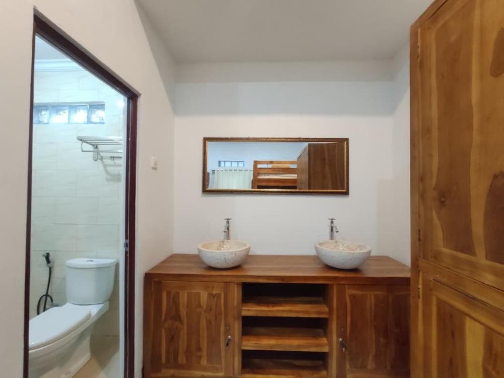 Gedhong Hostel 40/40