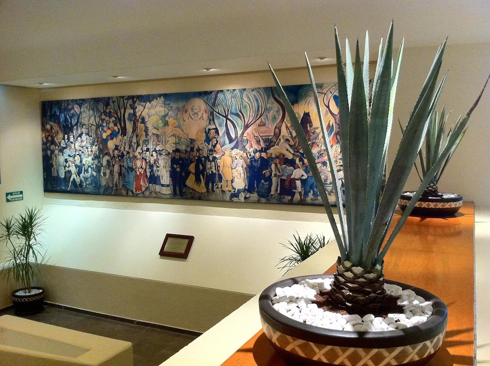 Del Prado Hotel 10/69