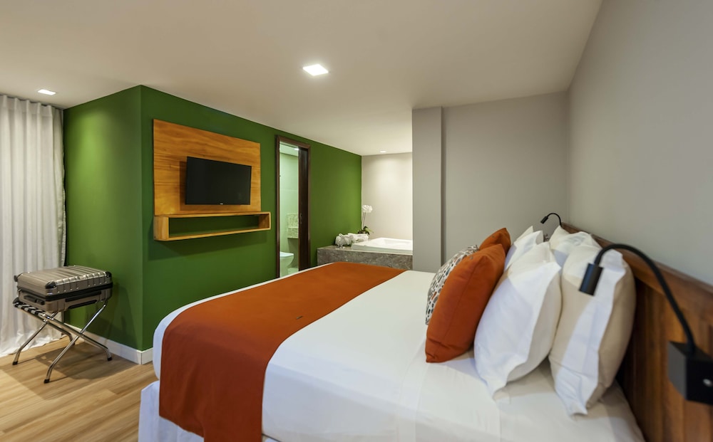 PREMIUM, DOUBLE BED, JETTED TUB
