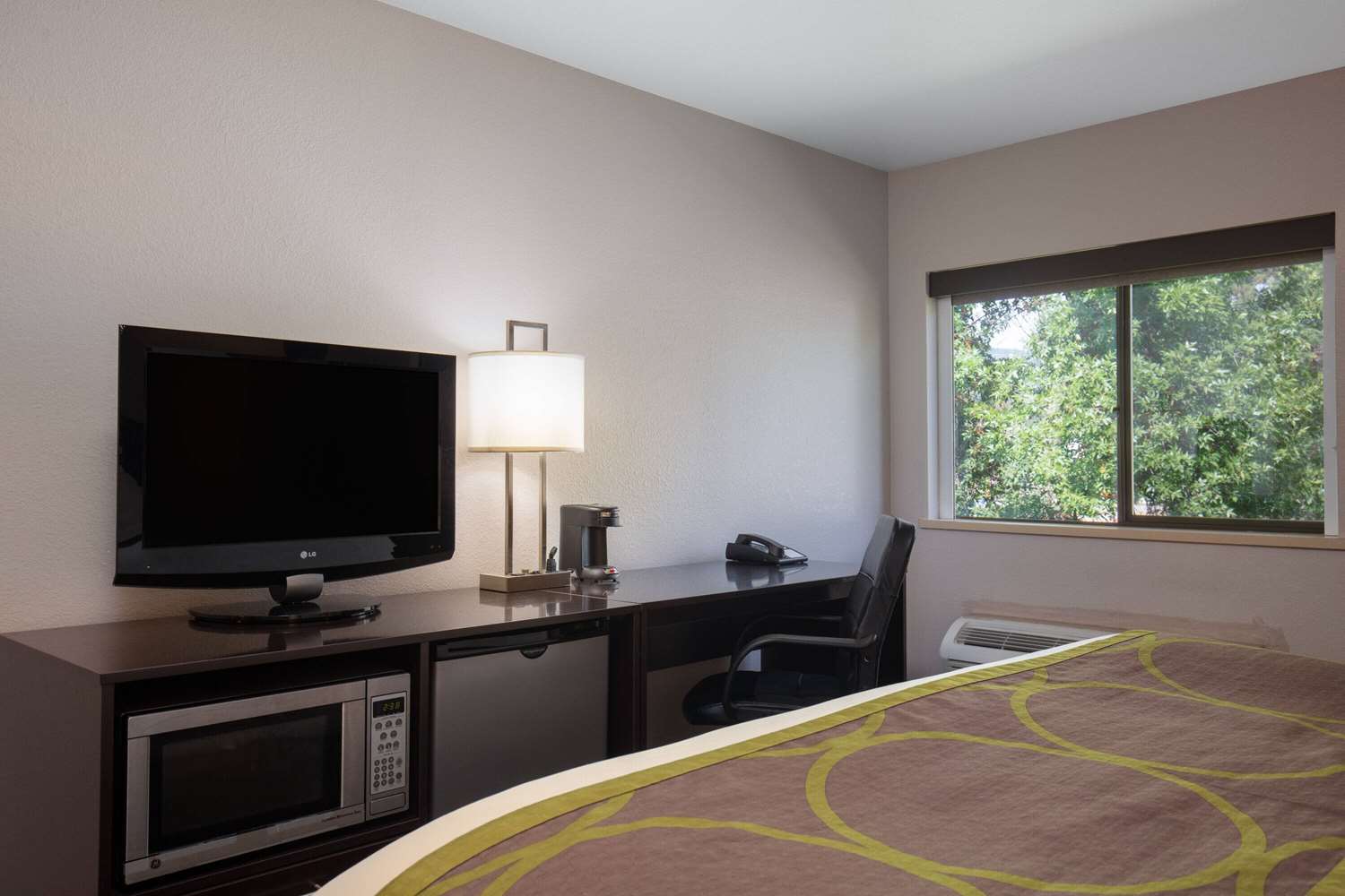 Super 8 by Wyndham St. Regis 22/30