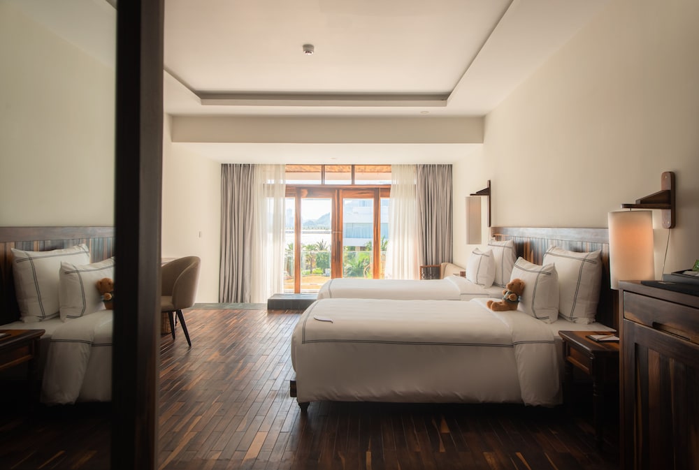 Room, Twin Beds, Balcony