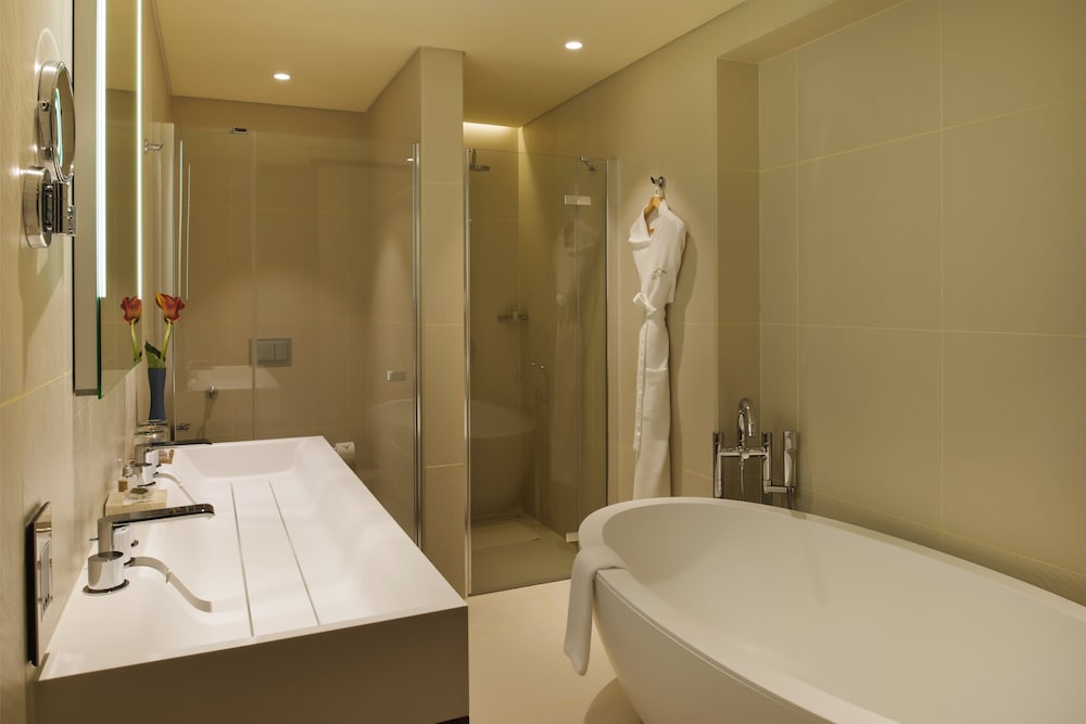 Voco Doha West Bay Suites 45/100