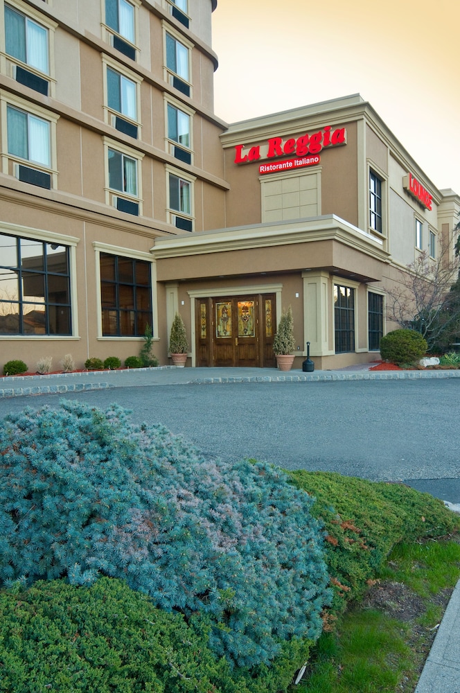 Meadowlands Plaza Hotel 1/57