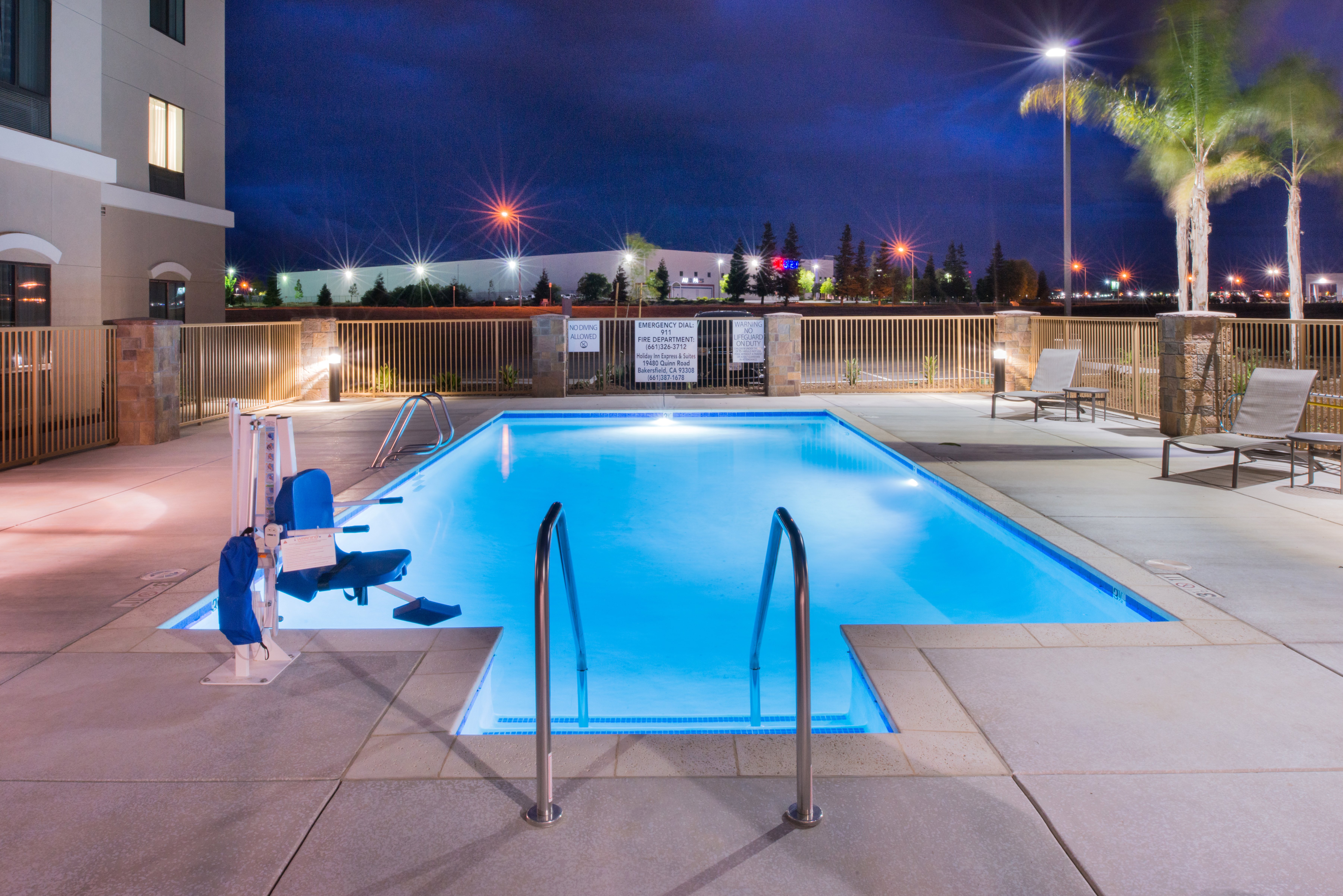 Holiday Inn Express Suites Bakersfield Airport 20/22