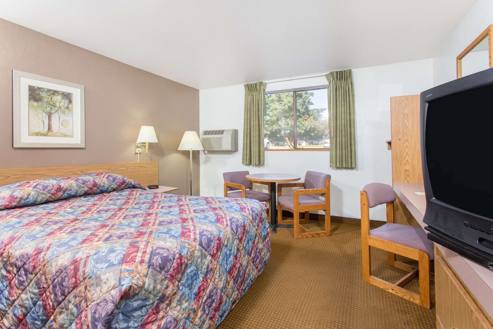 Super 8 By Wyndham Lacey Olympia Area 25/52