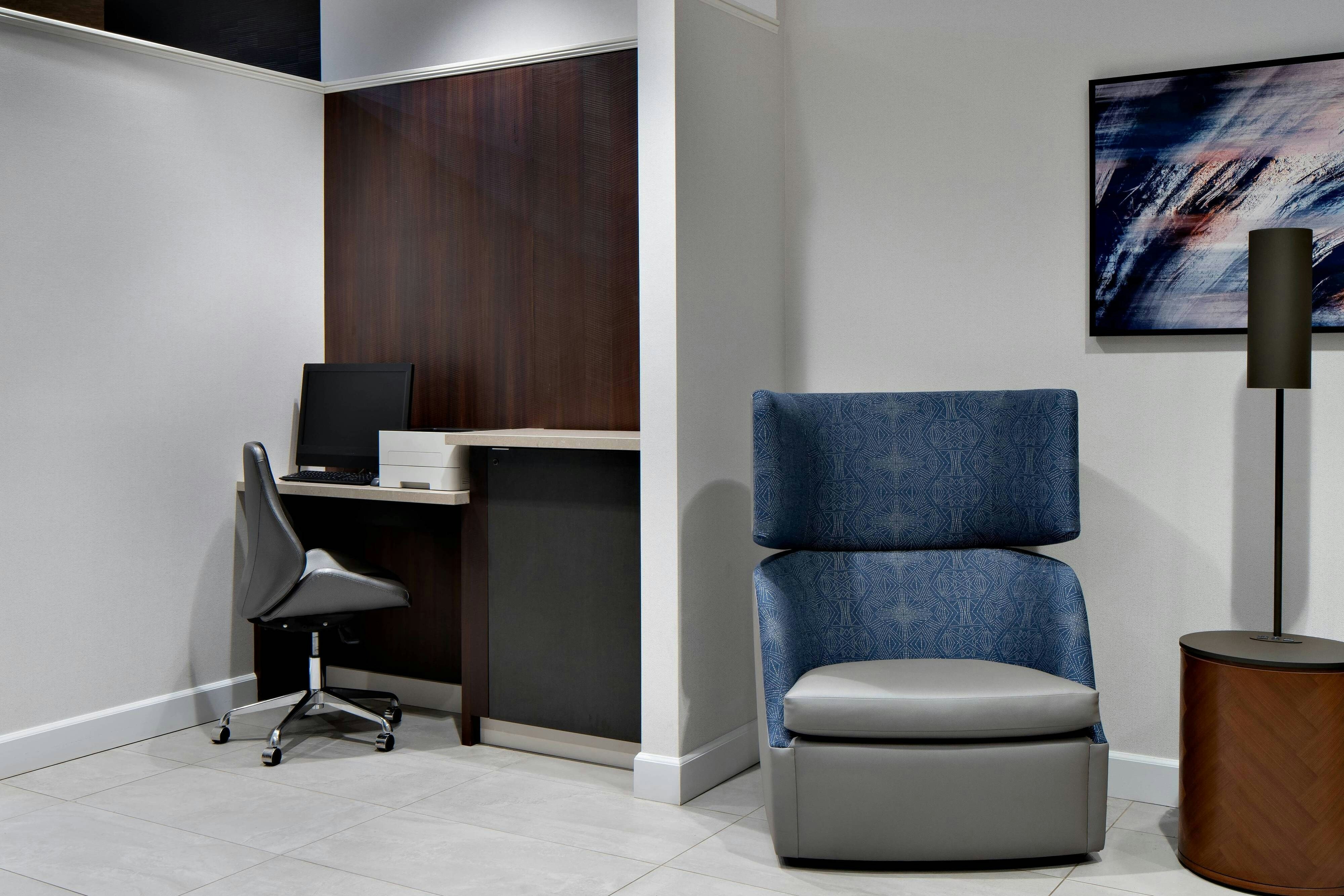 Courtyard by Marriott Edmonton Downtown 15/16