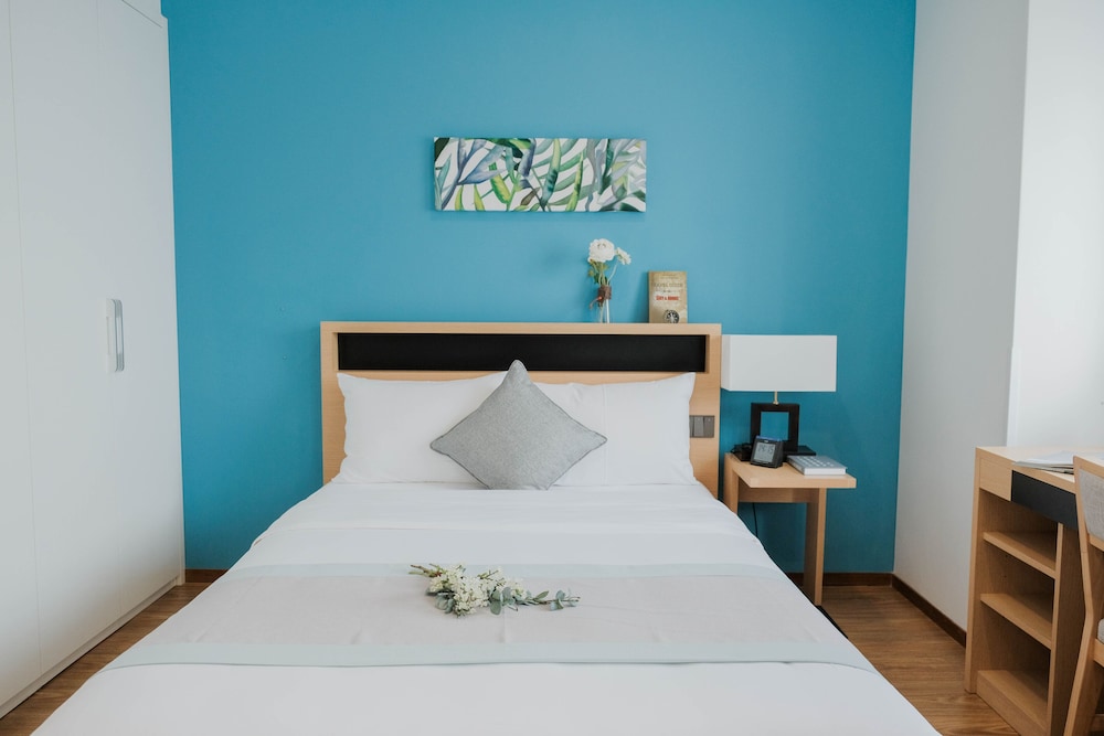 RESIDENTIAL, STANDARD, QUEEN BED