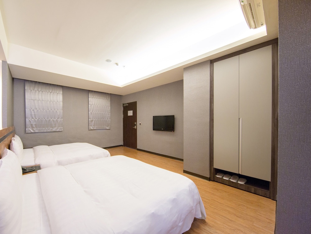 Military 75 Hotel 24/70