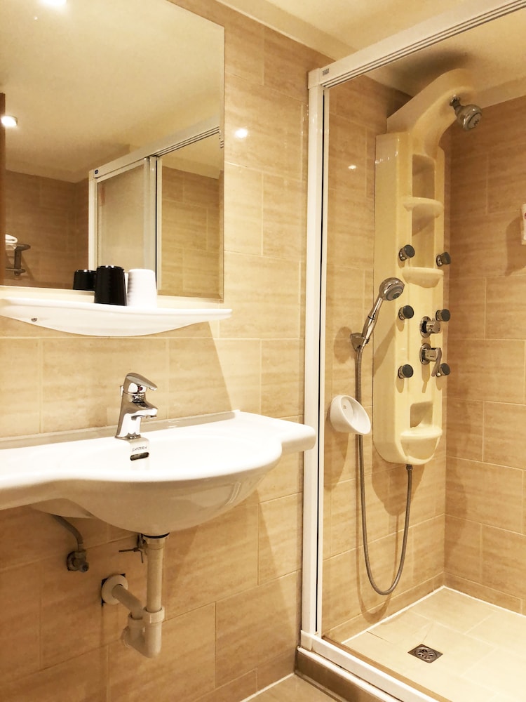 Kindness Hotel Lio He Ye Shi 49/50