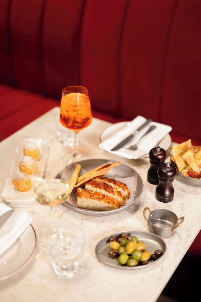 Radisson RED Hotel & Radisson RED Apartments, Krakow 40/50