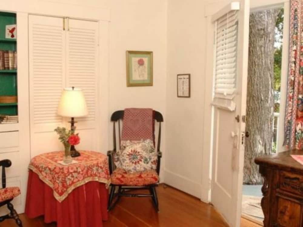 Secret Garden Inn 59/73