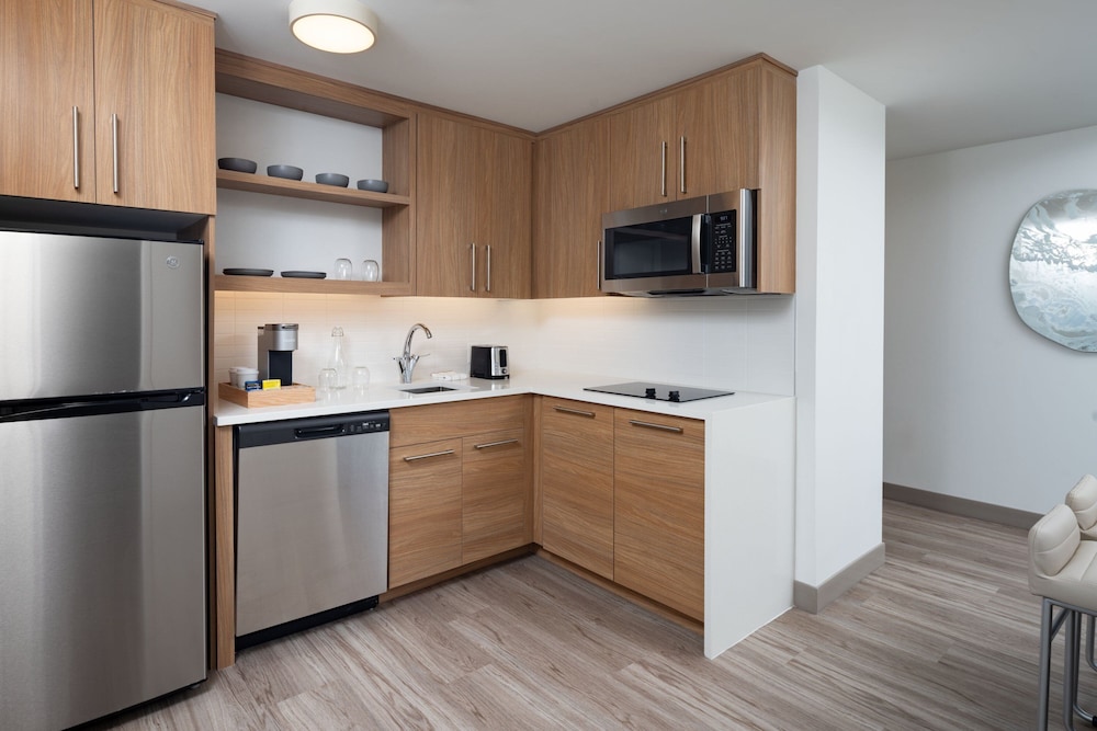 Element Melbourne Oceanfront 25/57