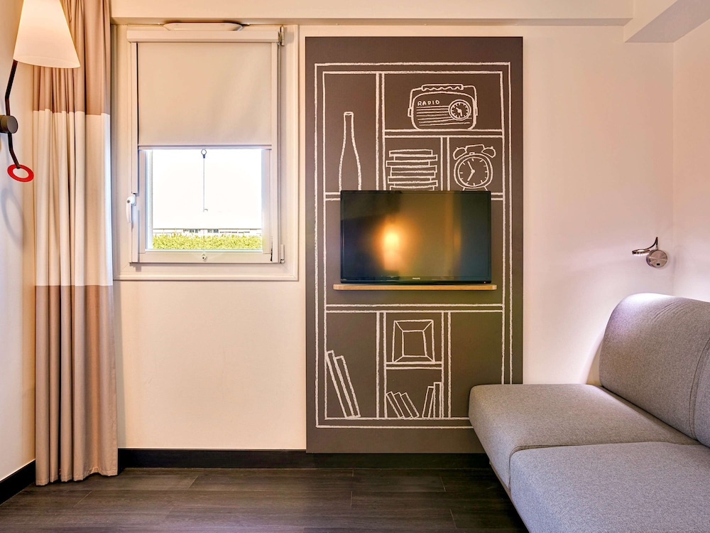 ibis La Roche sur Yon 25/73