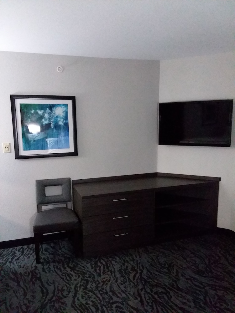 Candlewood Suites Knoxville Airport-Alcoa 55/73